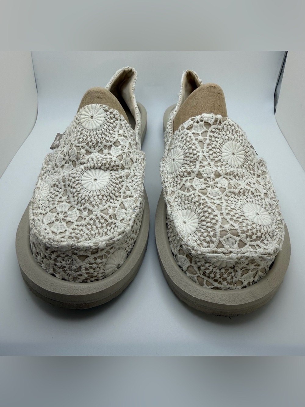 Women’s Sanuk Size 6 Cream Crochet Slip-On Shoes
